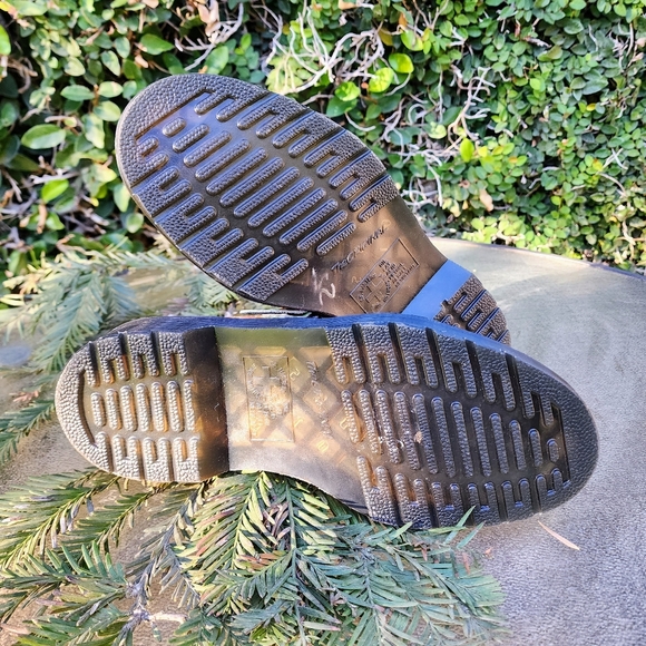 Dr. Martens Polley Daze - Picture 7 of 7